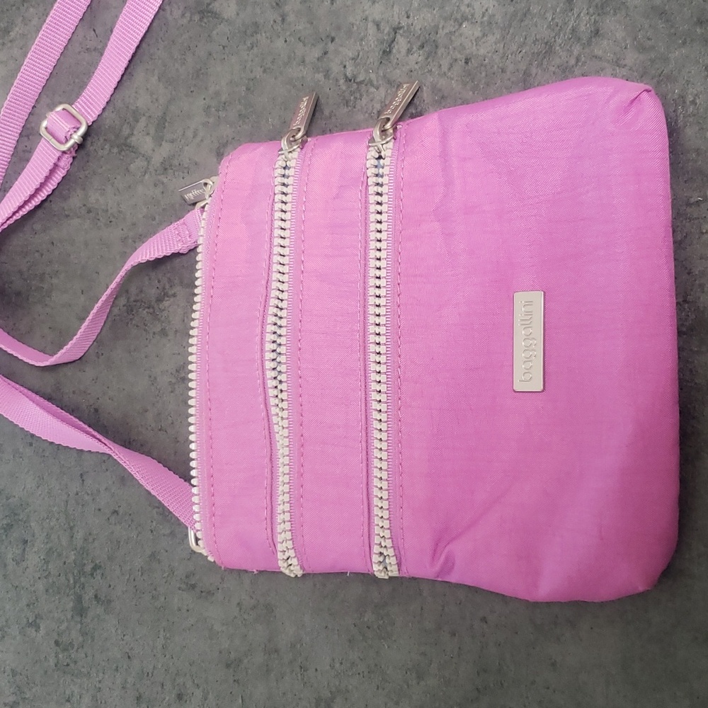 Baggalini crossbody 3 zipper bag